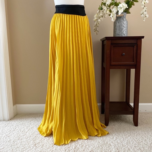 Zara Mustard Yellow Pleated Maxi Skirt 